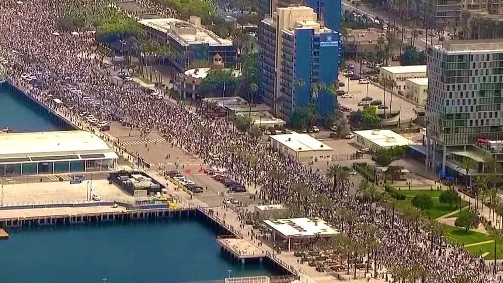 "No Kings" Protests Sweep U.S. in Defiance of Trump’s Birthday Parade, Canceled in Minnesota Amid Shootings post image