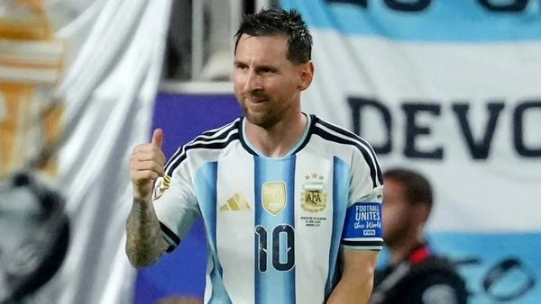 Messi Scores Hat Trick as Argentina Defeats Algeria 3-0 in World Cup Group Stage Match post image