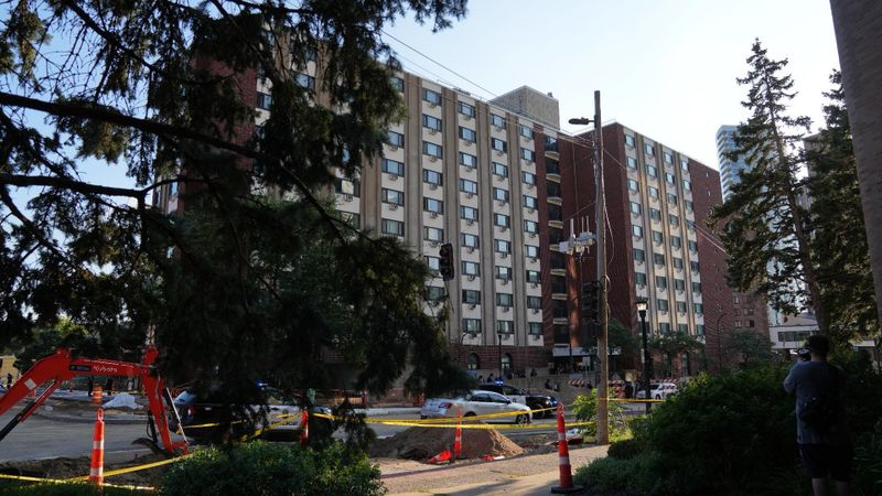 Minneapolis Police Officers Shot in Downtown Minneapolis; Suspect Dead post image