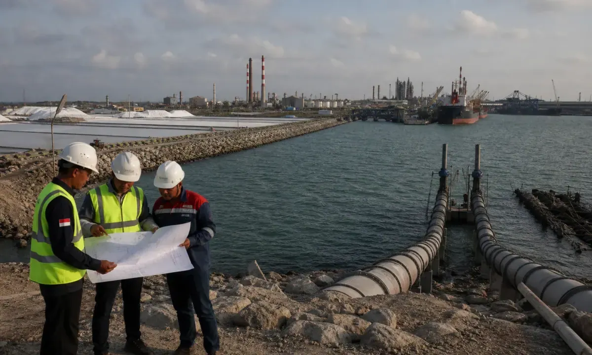 A coastal industrial water plant in East Java linking seawater treatment, clean-water pipes and salt production.