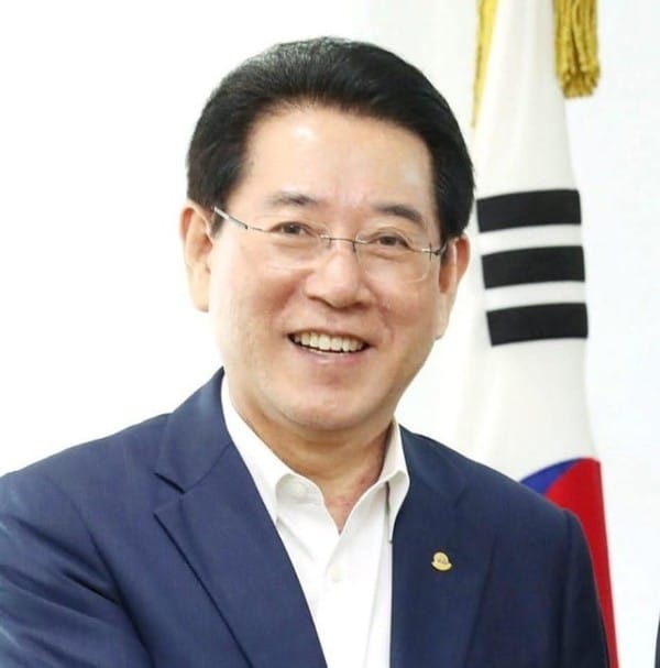 Kim Young-rok, former South Jeolla Province governor.