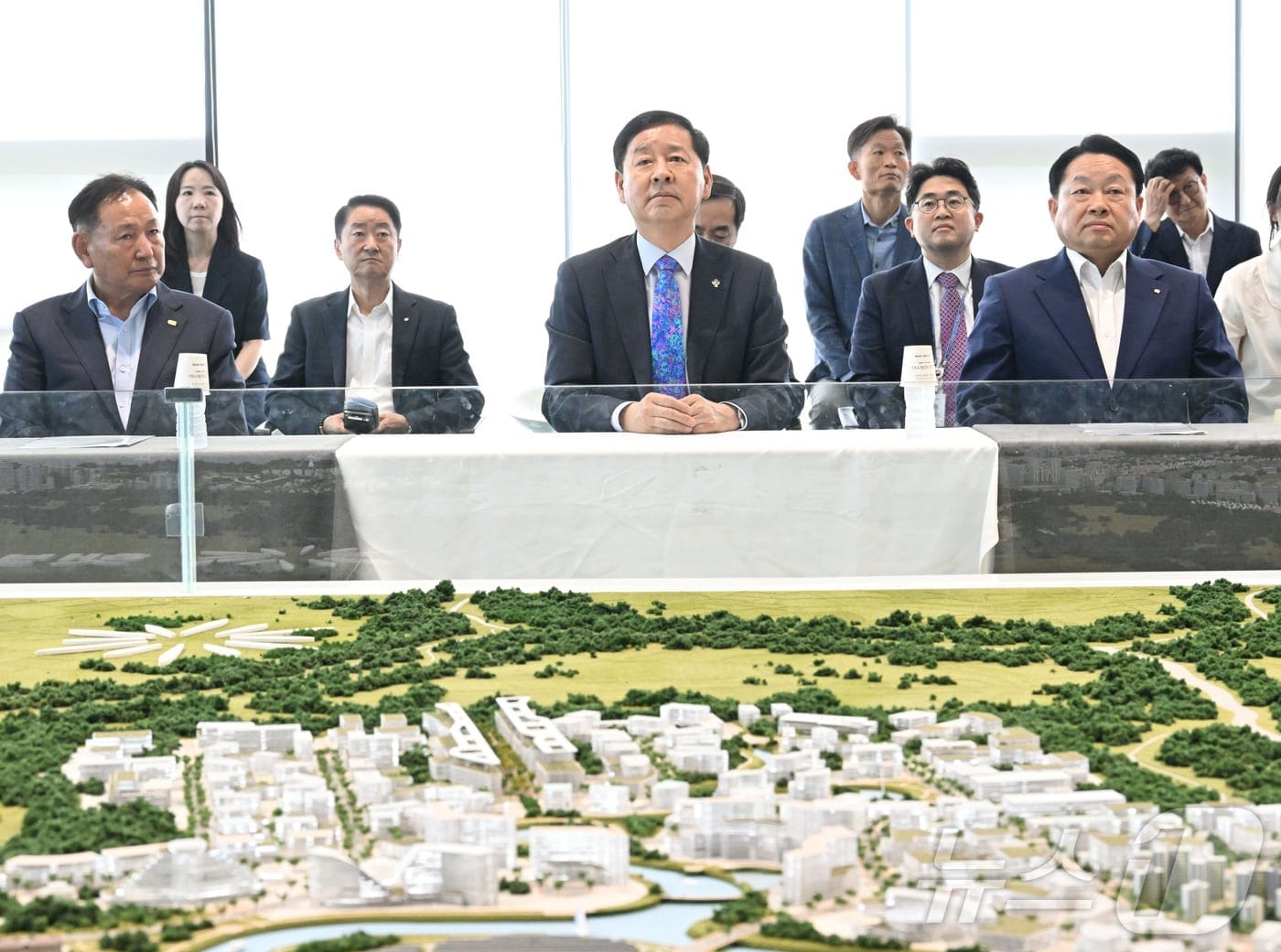 Deputy Prime Minister for Economy and Minister of Finance Koo Yoon-chul visits Haenam Solar City in South Jeolla Province to inspect industrial sites as part of his tour of five mega-regions and three special autonomous provinces.
