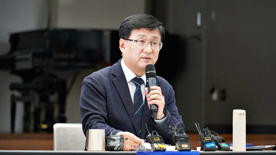 Minister Kim Sung-hwan of the Ministry of Climate, Energy and Environment is speaking at a "meeting on the integration plan for power generation public enterprises.