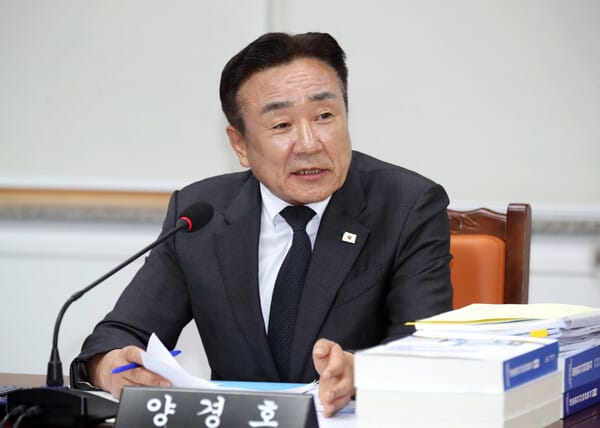 Rep. Yang Gyeong-ho is speaking at the 454th first regular session meeting on September 14, 2026.