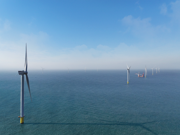 An offshore wind turbine in operation (photo=Sinan County)/News Hooper Plus