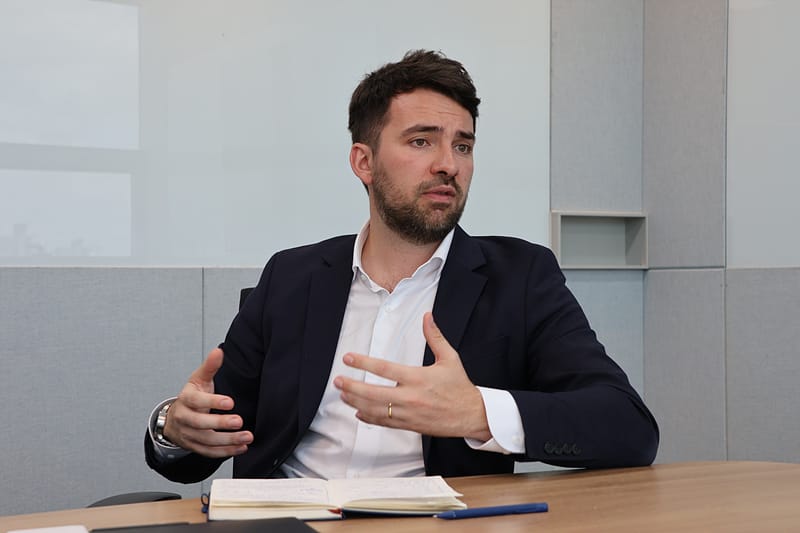 Pierre Bagaria, CEO of Haewoori Offshore Wind Power, recently discussed floating offshore wind business plans and regional industry collaboration strategies during an interview at the company's CIP office in Ulsan.