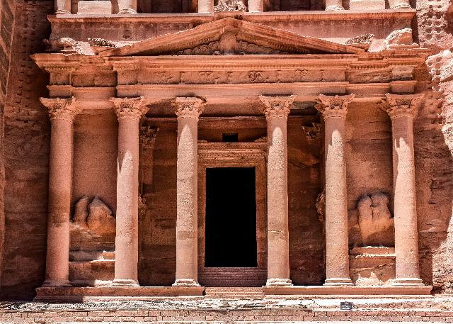 A German unbeliever took a group of people to Petra and tried to start a colony but failed.