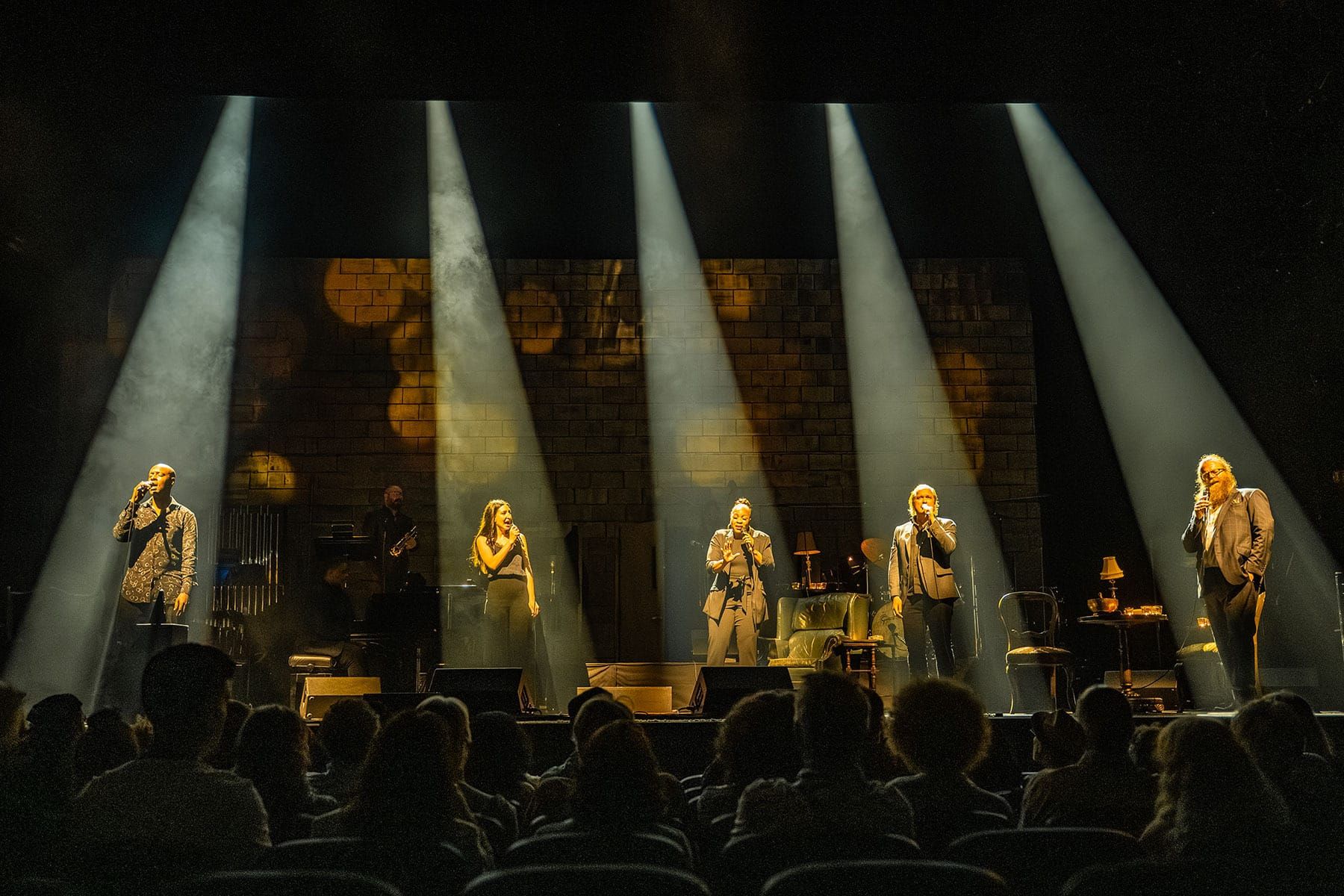 Review: Leonard Cohen show will make you feel all the feels