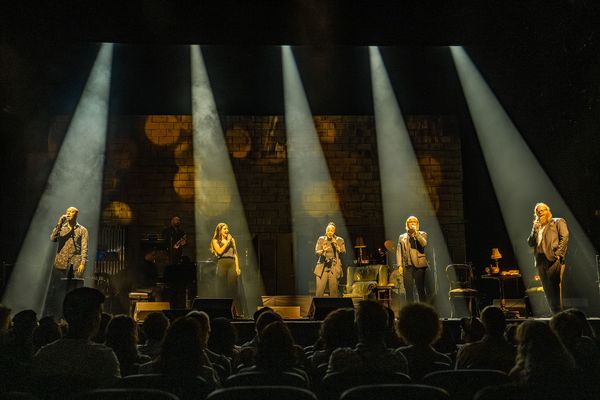 Review: Leonard Cohen show will make you feel all the feels