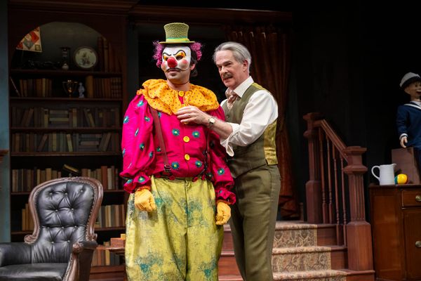 Reviews: Sleuth at Harbourfront, Monks at the Tarragon
