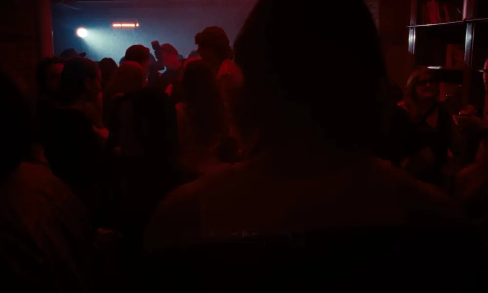 "feel ur bones" Finds Transcendence on the Dance Floor