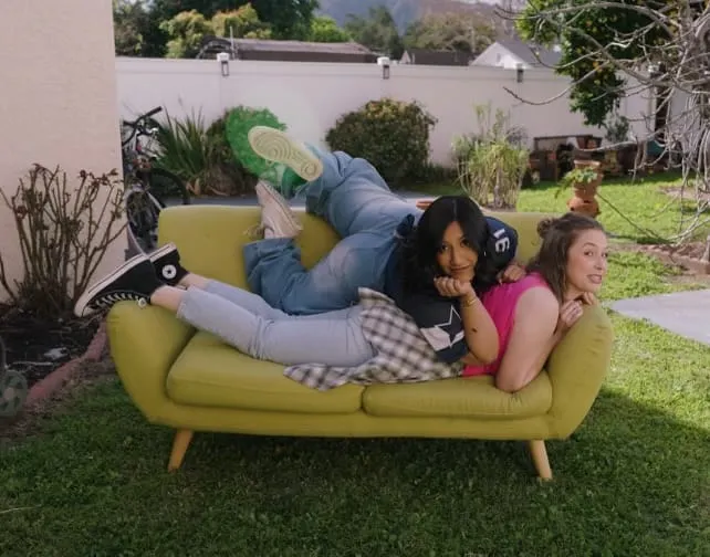 "Couch" Turns Petty Revenge Into a Love Letter to Female Friendship