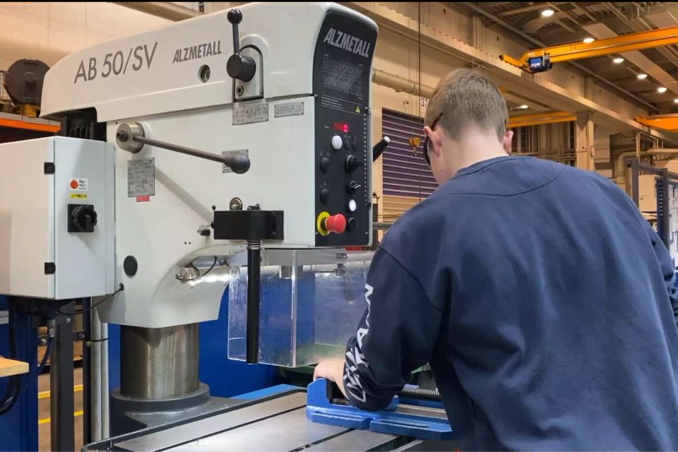 Digitalisierung in der Lehrwerkstatt: Effizienz durch QR-Codes und Videoanleitungen