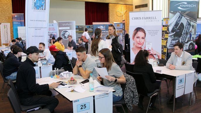 #SnippetNews: Erstes Azubi-Speed-Dating in Rastatt – direkter Draht zwischen Jugendlichen und Betrieben