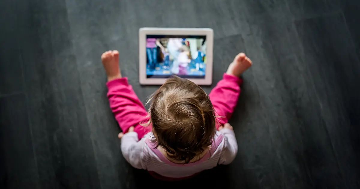 ¡No es solo entretenimiento... está afectando el desarrollo de su hijo!