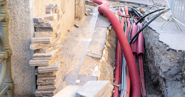 Niveles preocupantes de plomo en el agua y suelo debido a cables subterráneos