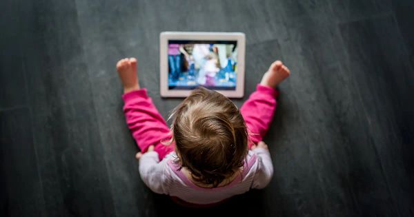 ¡No es solo entretenimiento... está afectando el desarrollo de su hijo!