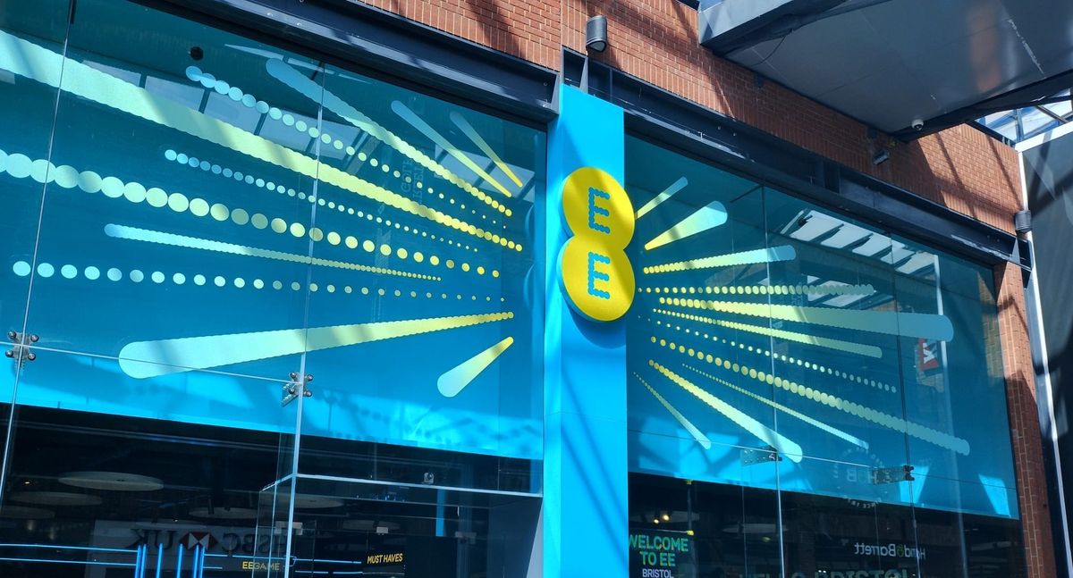 Phone woes continue for EE customers