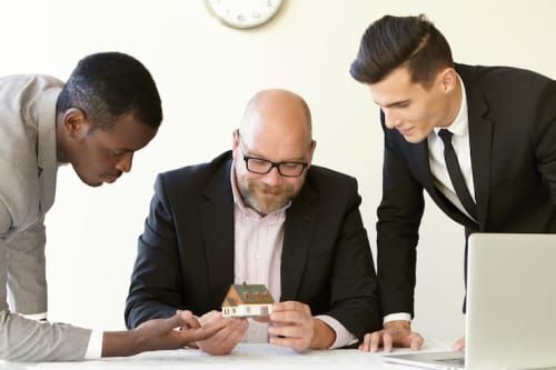 Real Estate Agents Adapt to New Commission Rules