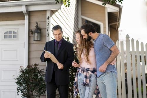 The Role of Community Knowledge in Selling Homes