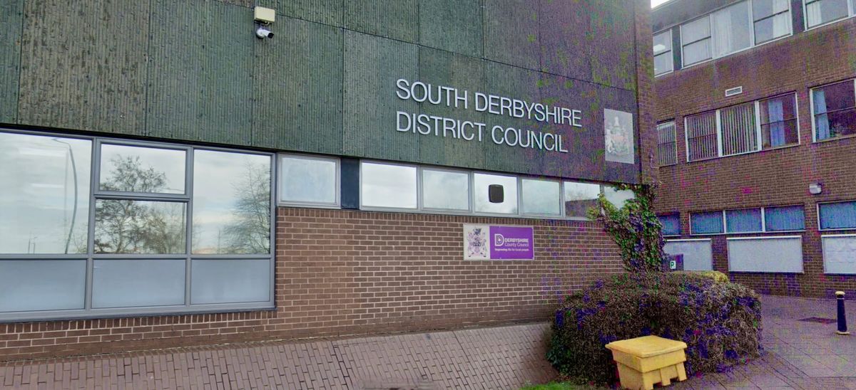 South Derbyshire council is given prestigious prize for its 'high quality' customer service