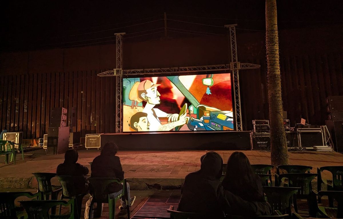 Festival Internacional de Cine de Nogales convierte muro fronterizo en pantalla de cine
