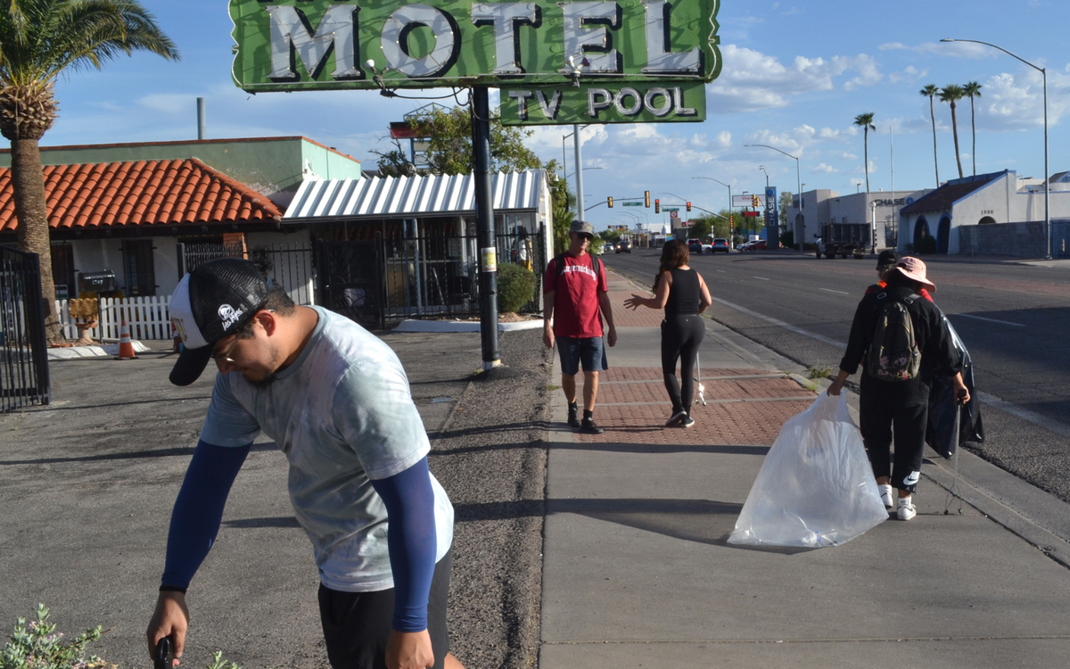Volunteers tackle trash and trouble in South Tucson