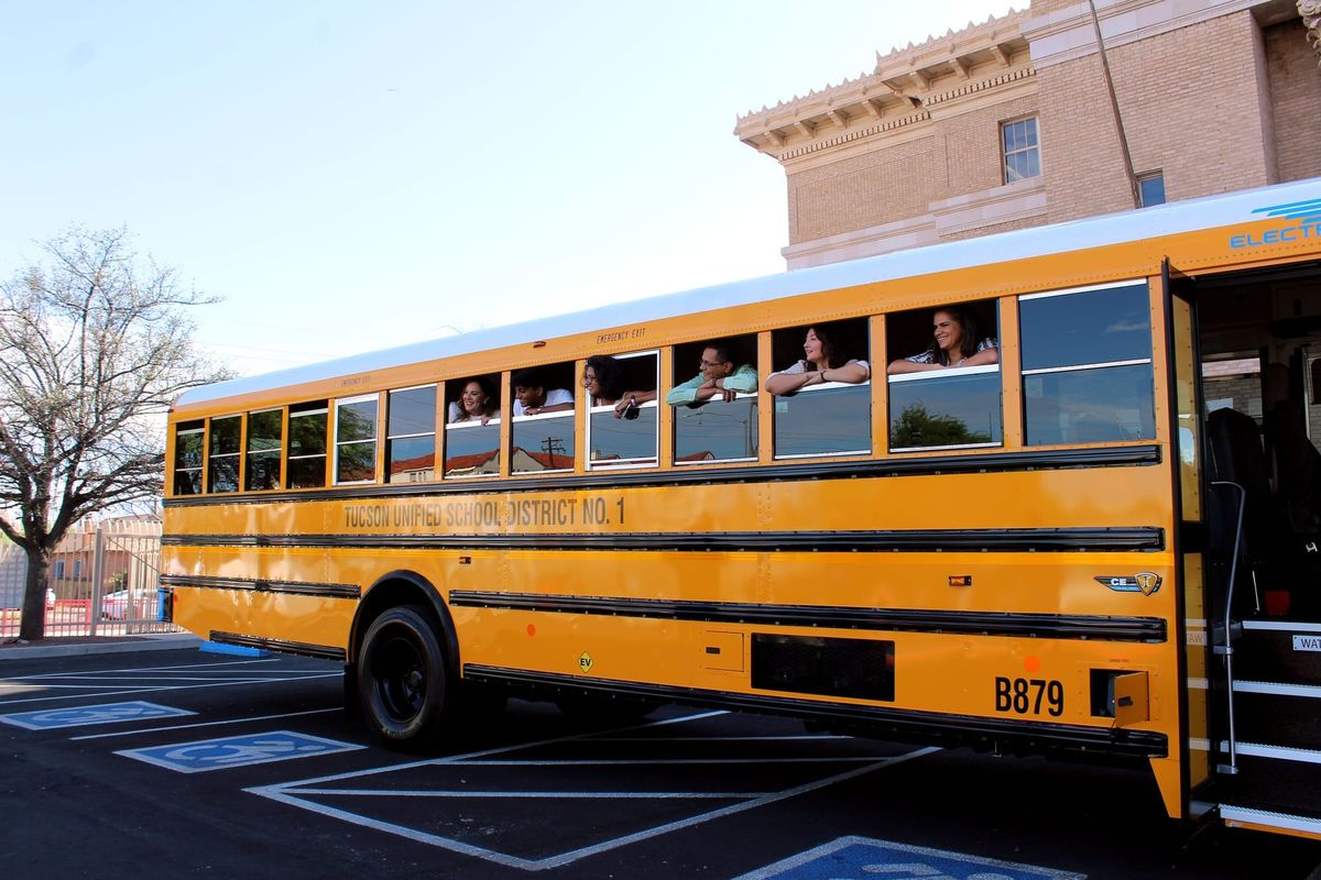 TUSD presenta su primer autobús escolar eléctrico