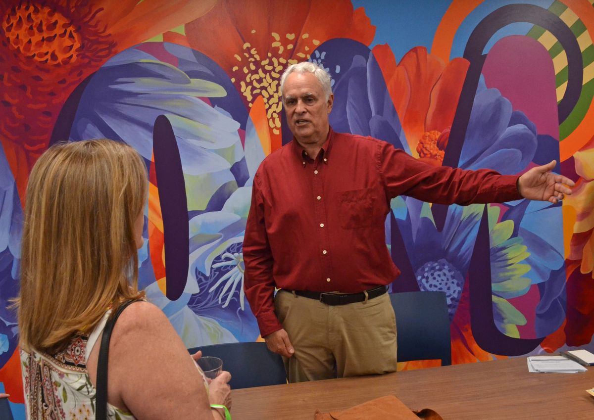 Tolkoff se centra en las soluciones, no en el partido en el Distrito 6