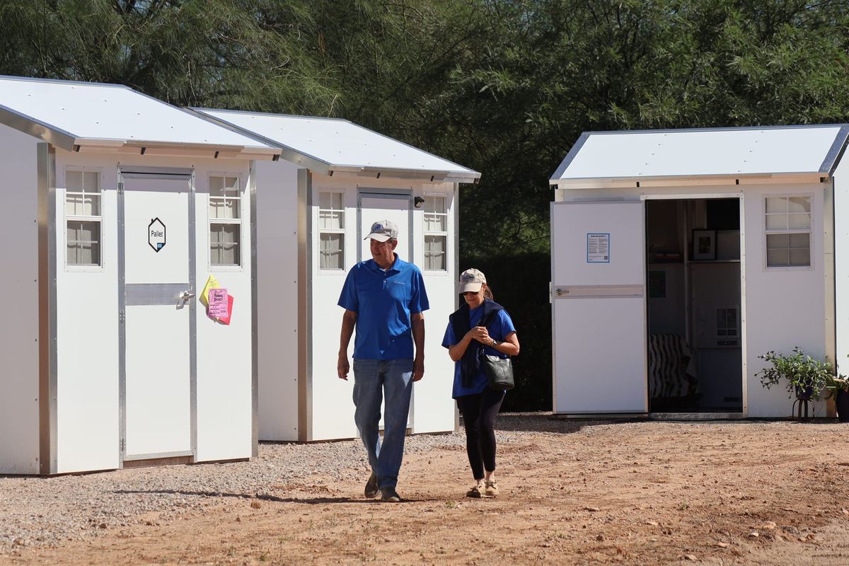 Villa de microcasas trae esperanza a Tucson
