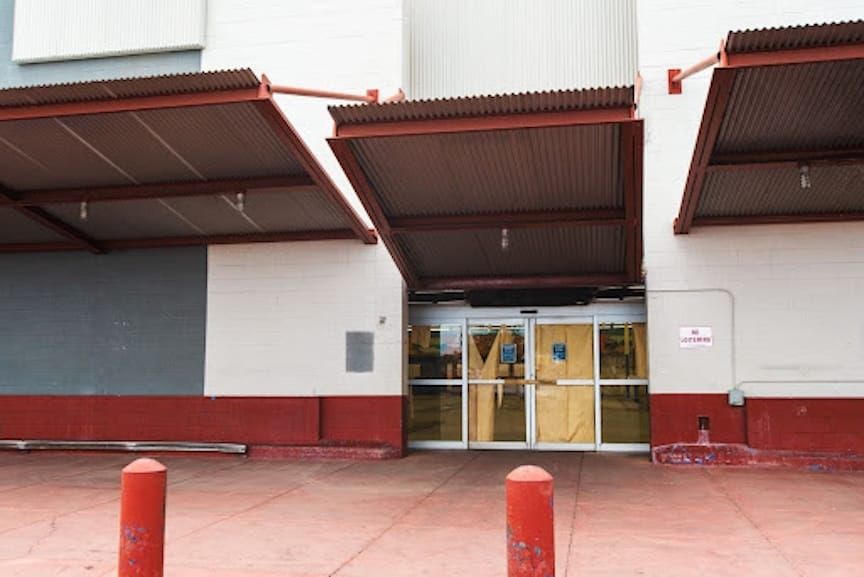 South Tucson residents navigate a “food prison” after grocery closure