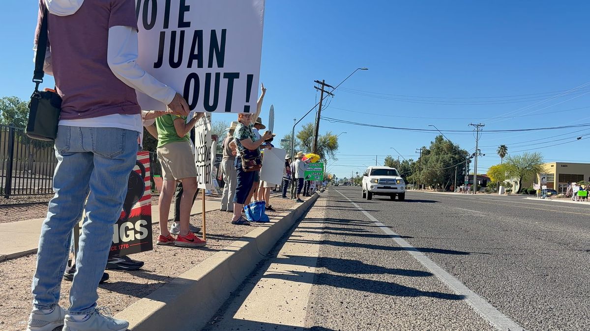 Thousands rally in Tucson at No Kings protest