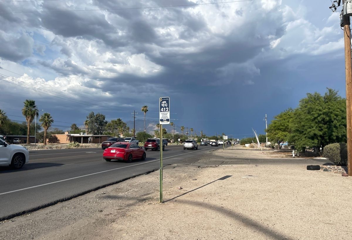 Calor expone falta de sombra en paradas de Tucson