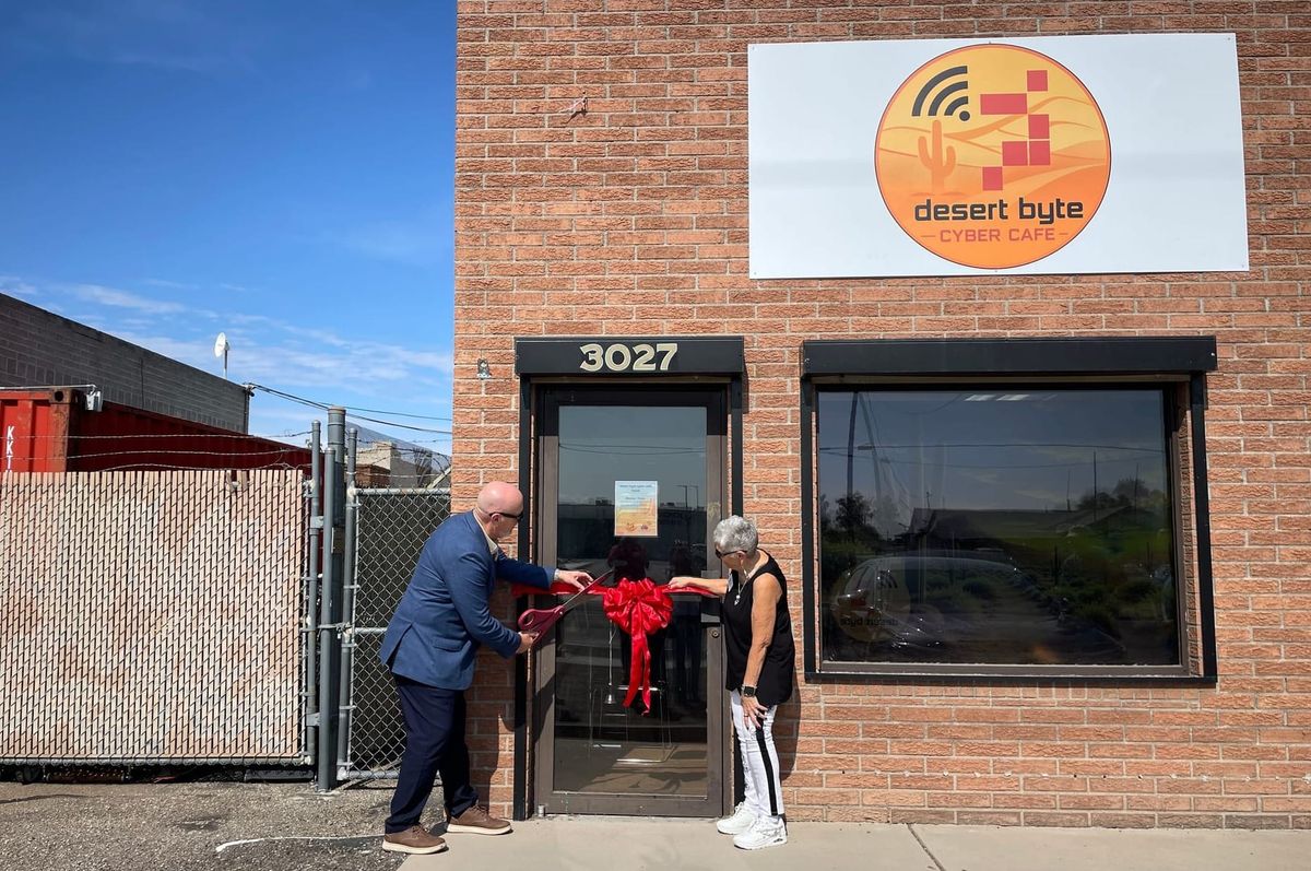 Tucson nonprofit opens free internet café for public