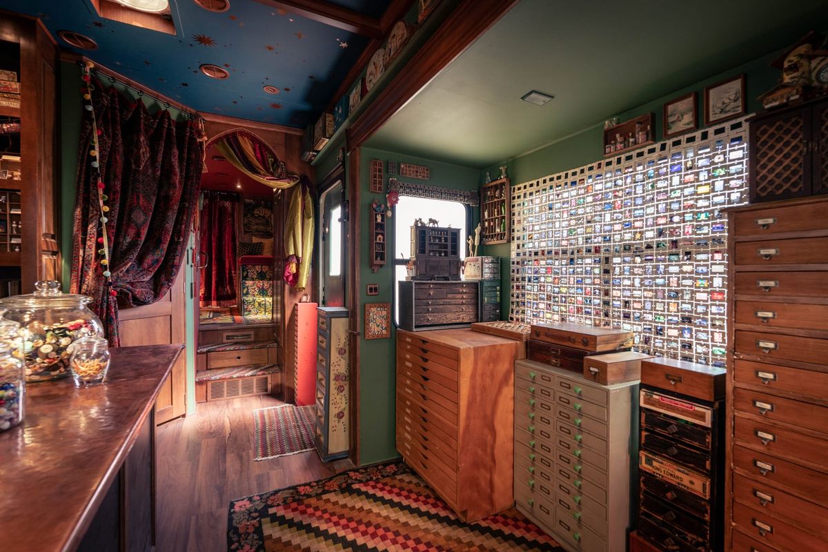Traveling museum of everyday objects sells out in Tucson