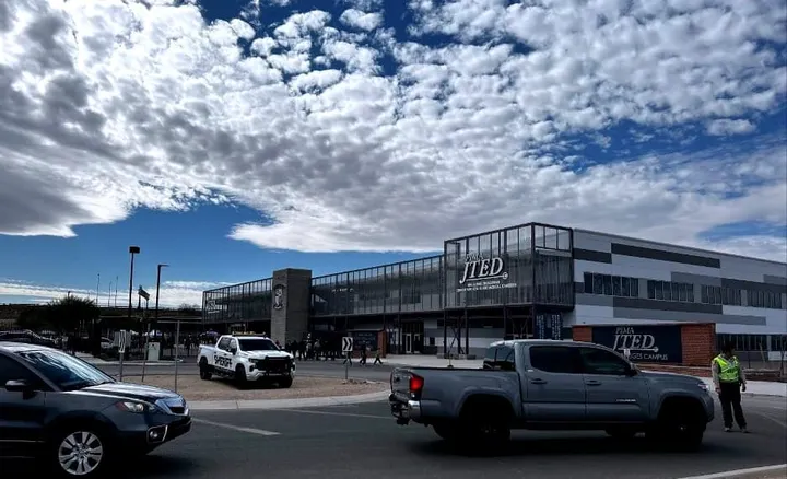 El aprendizaje práctico brilla en la exhibición de Pima JTED