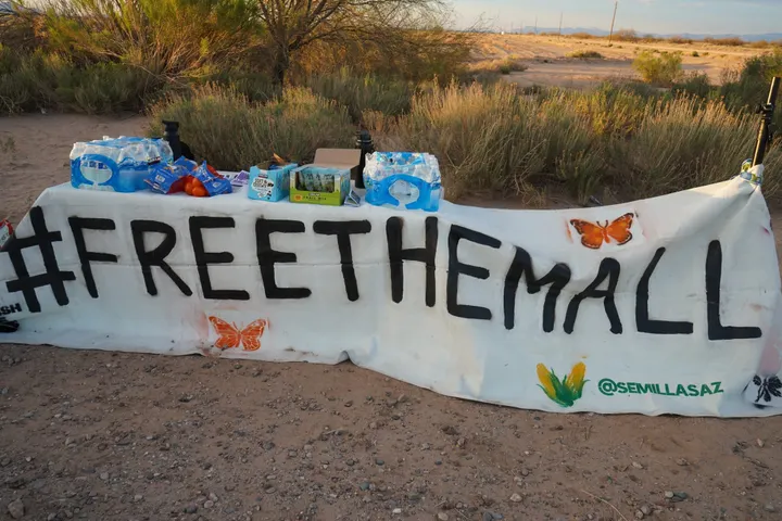 Activistas exigen la liberación de una mujer trans en el Eloy Detention Center