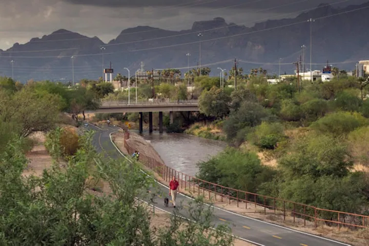 Santa Cruz River cleanup brings Tucson together