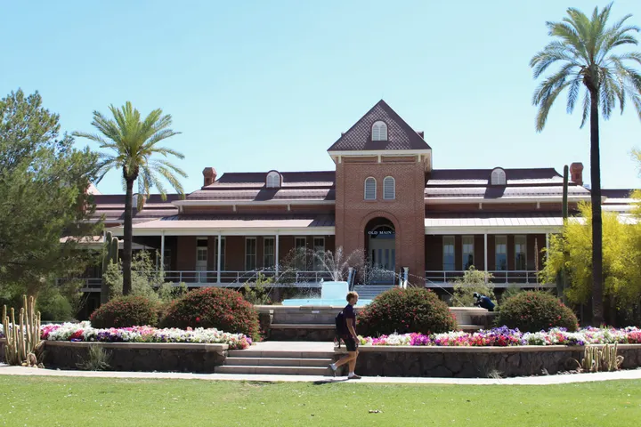 UA students feel strain of federal shutdown