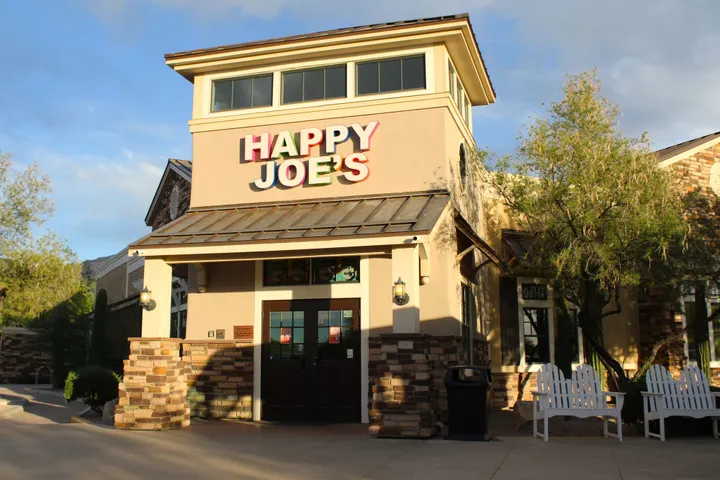 New family pizza restaurant opens in Oro Valley