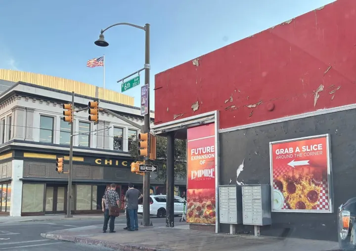 Pizzería de Tucson critica la seguridad del centro de la ciudad tras tiroteo