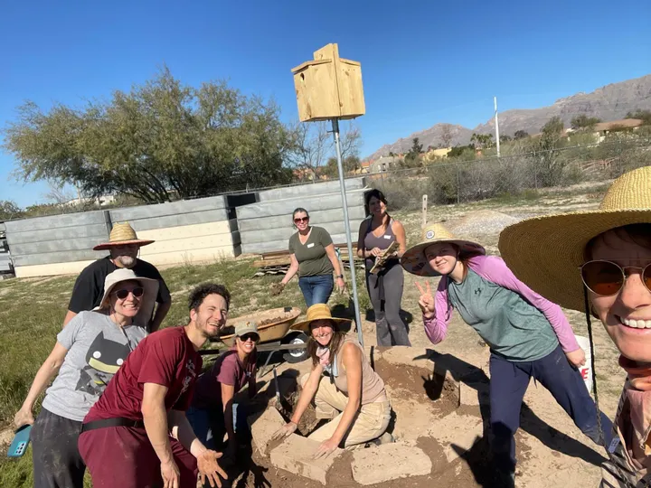 Tucson Village Farm construirá un parque infantil de adobe