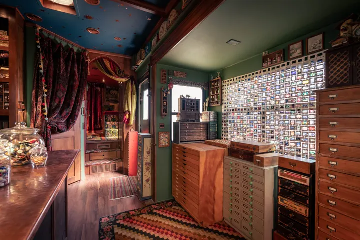 Traveling museum of everyday objects sells out in Tucson