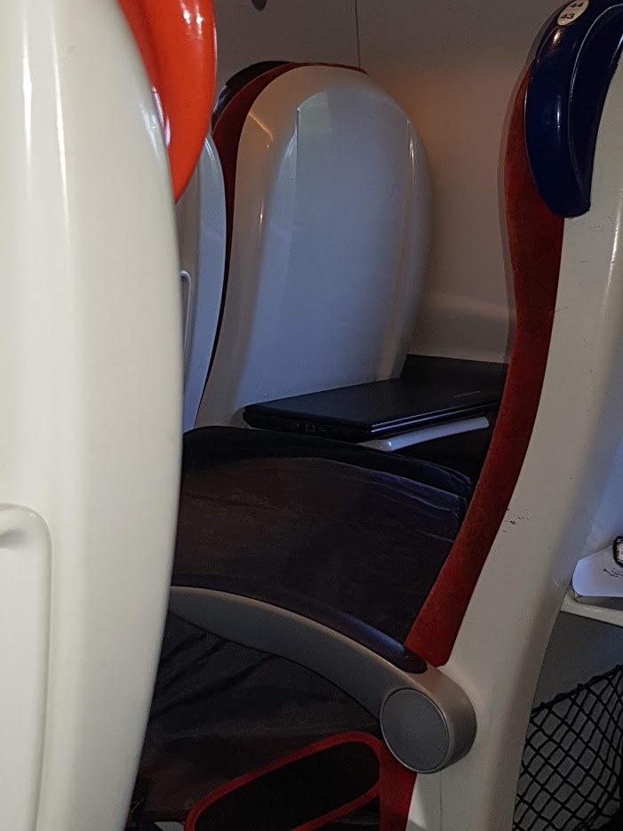 laptop-on-train