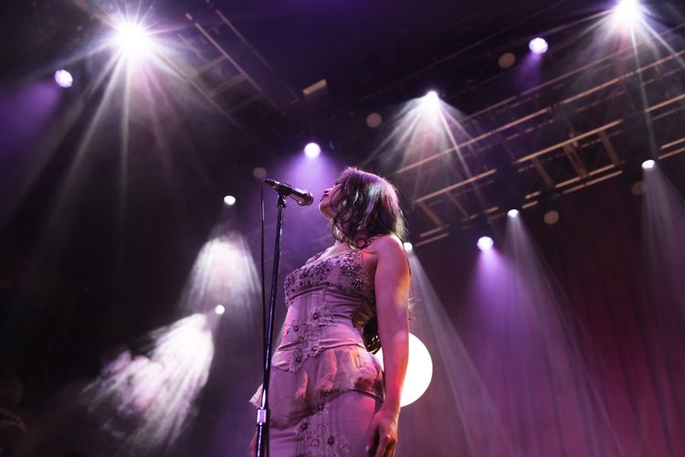 The ever-so-stunning Sabrina Claudio wins over Chicago