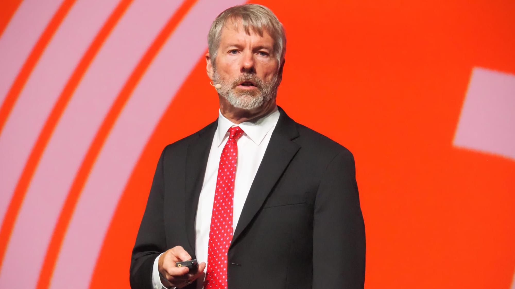 Saylor’s Strategy Faces $6 Billion in Unrealized Losses as Bitcoin Selloff Disrupts Buying Momentum