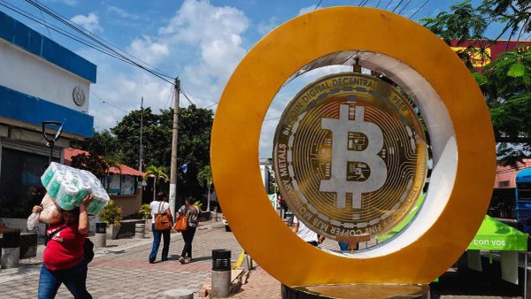 Onchain Data Raises Doubts Over El Salvador’s Bitcoin Acquisition Claims