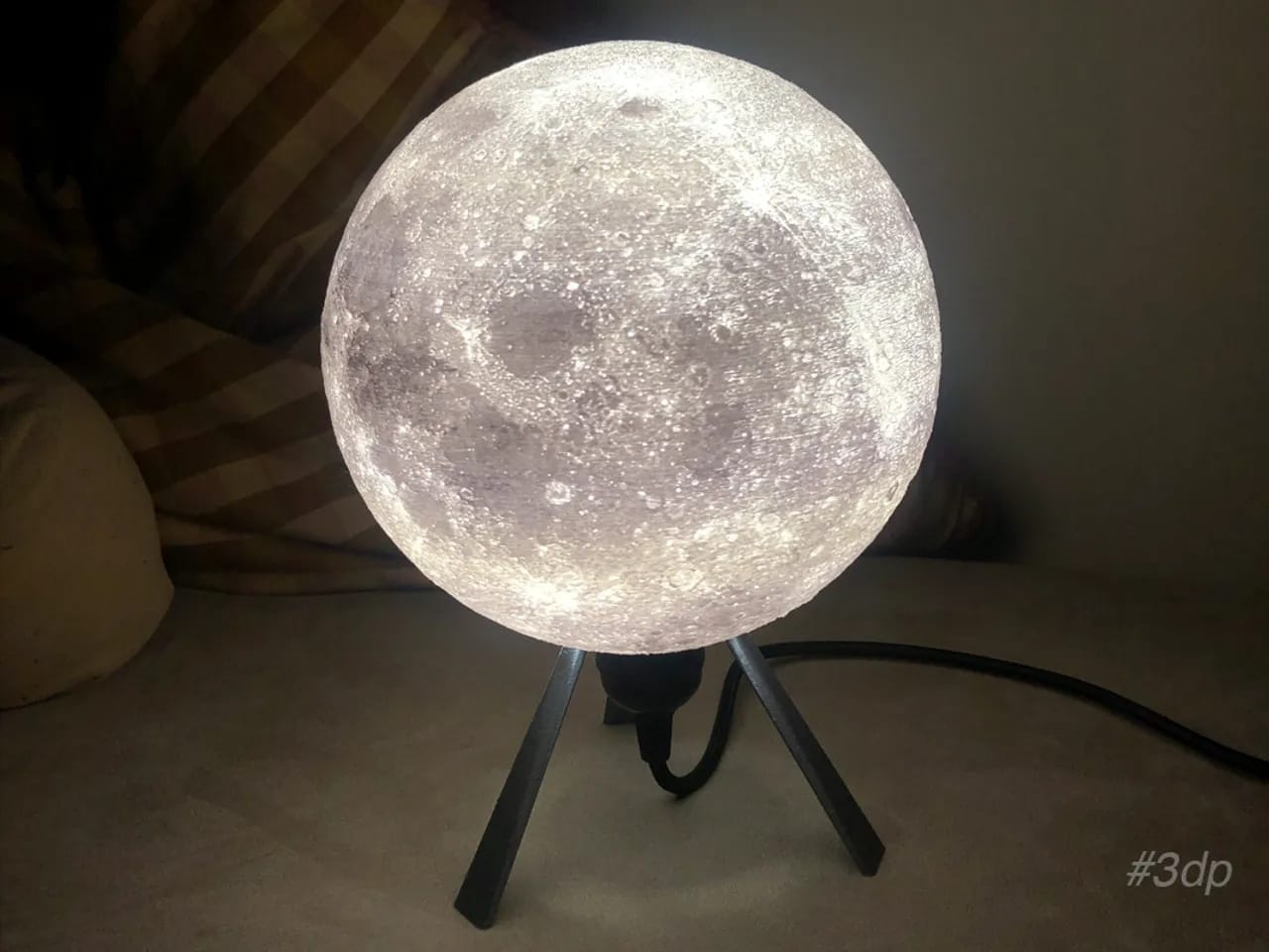 3D Printed Moon Lamp