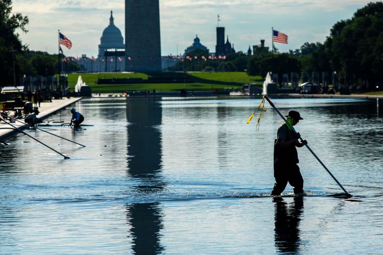 Another Act in the Lincoln Memorial Reflecting Pool Circus