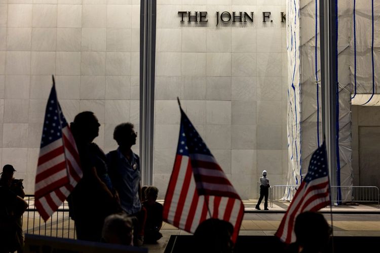 Protesting at the Kennedy Center